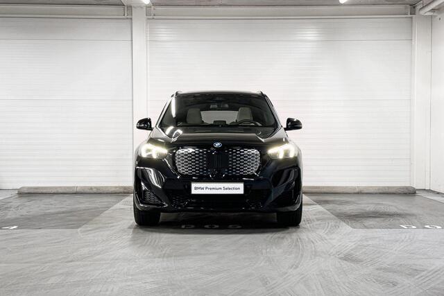 BMW iX1 eDrive20 | M-Sport Pro | Travel Pack | Innovation Pack | Driving Assistant Plus | Harman/Kardon | Comfort Access | Trekhaak