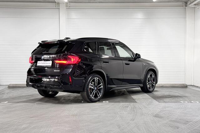 BMW iX1 eDrive20 | M-Sport Pro | Travel Pack | Innovation Pack | Driving Assistant Plus | Harman/Kardon | Comfort Access | Trekhaak