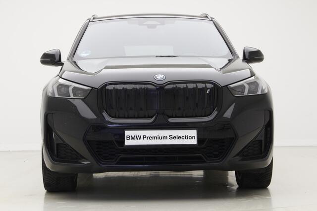 BMW iX1 xDrive30 67 kWh | Panorama | Camera | Harman Kardon