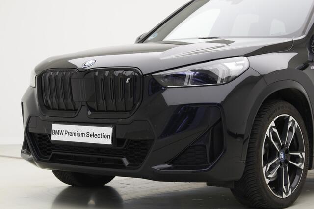 BMW iX1 xDrive30 67 kWh | Panorama | Camera | Harman Kardon