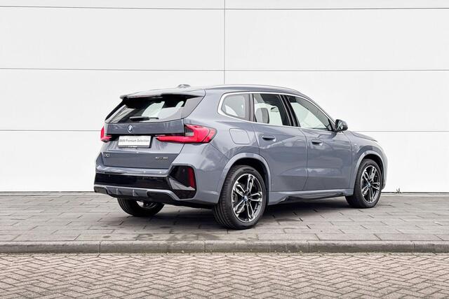 BMW iX1 xDrive30 | M Sport | Stoelverwarming | Driving Assistant Plus | Comfort Access | Selections 2500