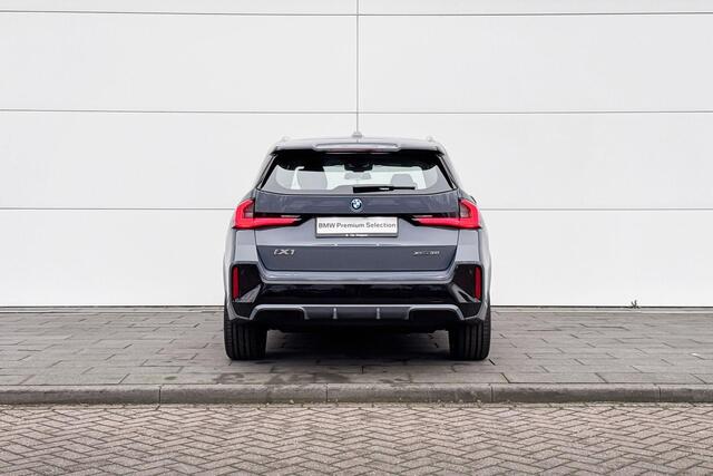 BMW iX1 xDrive30 | M Sport | Stoelverwarming | Driving Assistant Plus | Comfort Access | Selections 2500