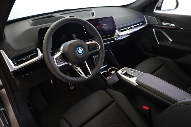 BMW iX1 eDrive20 M Sportpakket Pro | Head-Up Display | Panoramadak | Elektr. Trekhaak