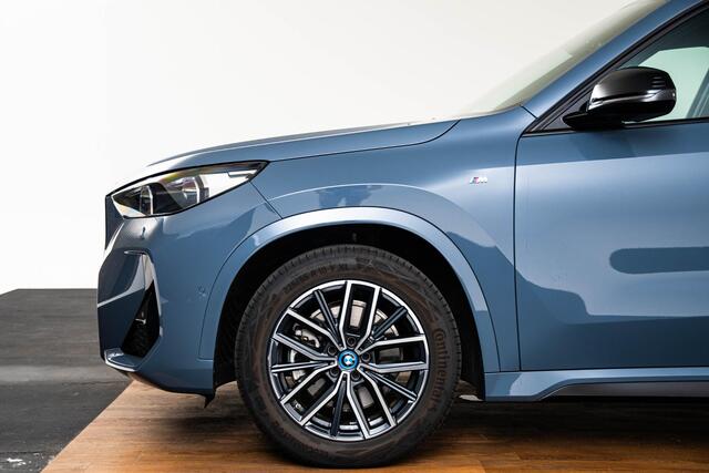 BMW iX1 xDrive30 Launch Edition 67 kWh M Sport - Trekhaak - Driving Assistant Plus - Comfort Access - Elektrisch verstelbare/verwarmde voorstoelen - Grootlichtassistent - Actieve bestuurdersstoel -