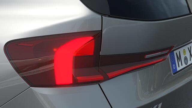 BMW iX1 eDrive20 M Sport / Sportstoelen / Achteruitrijcamera / M Adaptief onderstel / Stoelverwarming / Harman-Kardon