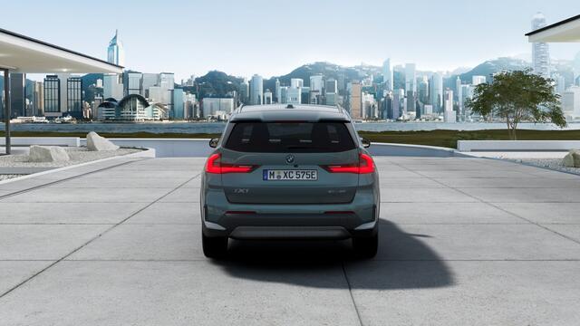 BMW iX1 eDrive20 Pure Edition / Adaptieve LED / Comfort Access / Parking Assistant / Stoelverwarming