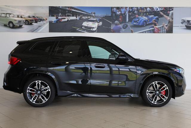 BMW iX1 eDrive20 M Sport Pro | Driving Assitant Plus | Panoramadak | Elektr. Trekhaak