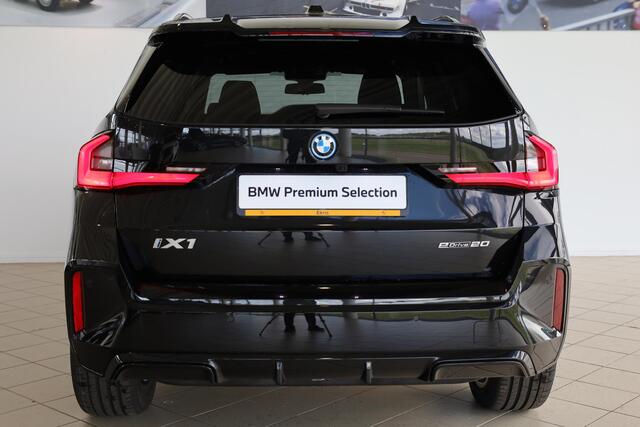 BMW iX1 eDrive20 M Sport Pro | Driving Assitant Plus | Panoramadak | Elektr. Trekhaak