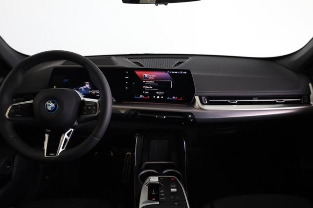 BMW iX1 eDrive20 M Sport Pro | Driving Assitant Plus | Panoramadak | Elektr. Trekhaak