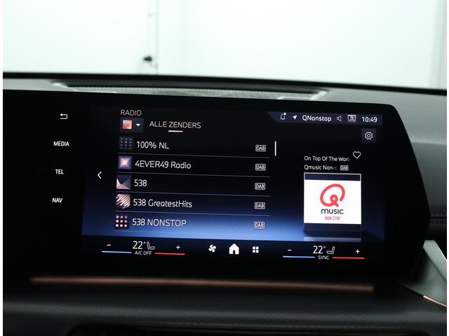 BMW iX1 eDrive20 67 kWh | M Sportpakket Pro | Comfort Access | Glazen Panoramadak | Harman-Kardon | Achteruitrijcamera | M Adaptief onderstel | Verwarmde Voorstoelen