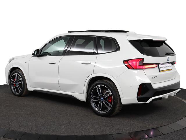 BMW iX1 eDrive20 67 kWh | M Sportpakket Pro | Comfort Access | Glazen Panoramadak | Harman-Kardon | Achteruitrijcamera | M Adaptief onderstel | Verwarmde Voorstoelen