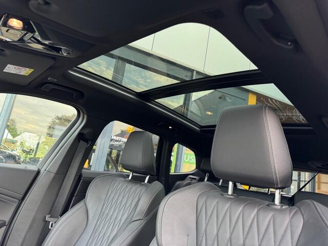 BMW iX1 xDrive 30 M Sport - Panoramadak - trekhaak - leer - camera