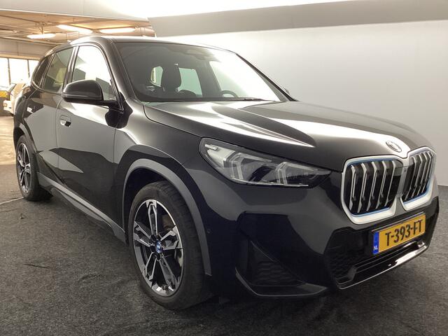BMW iX1 xDrive30 Launch Edition 67 kWh | ACC | Panoramadak | M pakket |*
