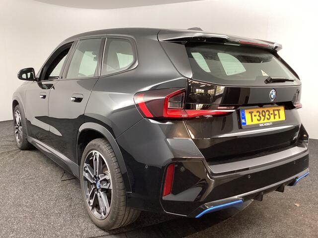 BMW iX1 xDrive30 Launch Edition 67 kWh | ACC | Panoramadak | M pakket |*