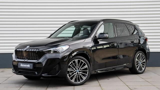 BMW iX1 xDrive30 M-Sport | Massage | Harman/Kardon | Panoramadak | Head-up | Trekhaak | Leder