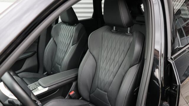 BMW iX1 xDrive30 M-Sport | Massage | Harman/Kardon | Panoramadak | Head-up | Trekhaak | Leder