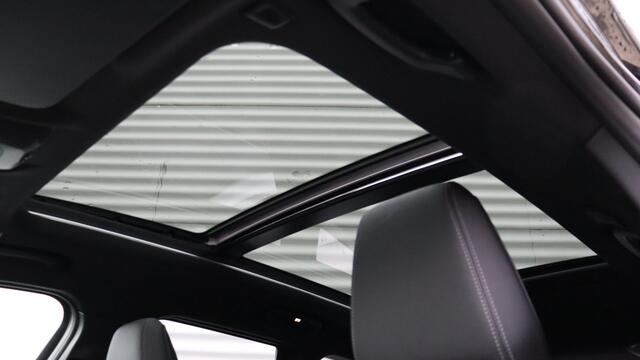 BMW iX1 xDrive30 M-Sport | Massage | Harman/Kardon | Panoramadak | Head-up | Trekhaak | Leder