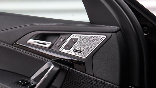 BMW iX1 xDrive30 M-Sport | Massage | Harman/Kardon | Panoramadak | Head-up | Trekhaak | Leder