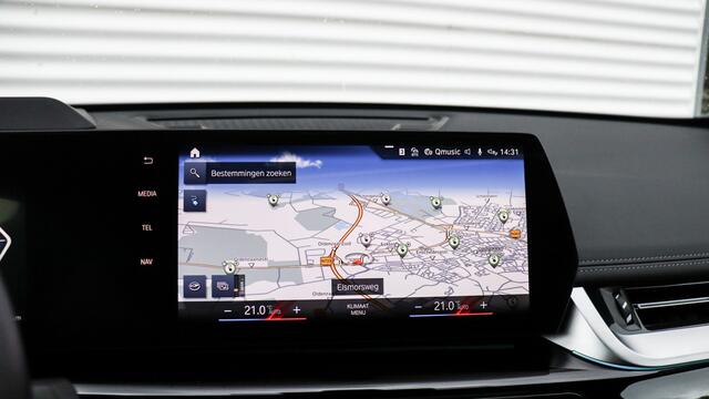 BMW iX1 xDrive30 M-Sport | Massage | Harman/Kardon | Panoramadak | Head-up | Trekhaak | Leder