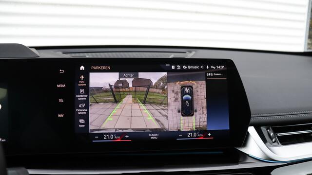 BMW iX1 xDrive30 M-Sport | Massage | Harman/Kardon | Panoramadak | Head-up | Trekhaak | Leder