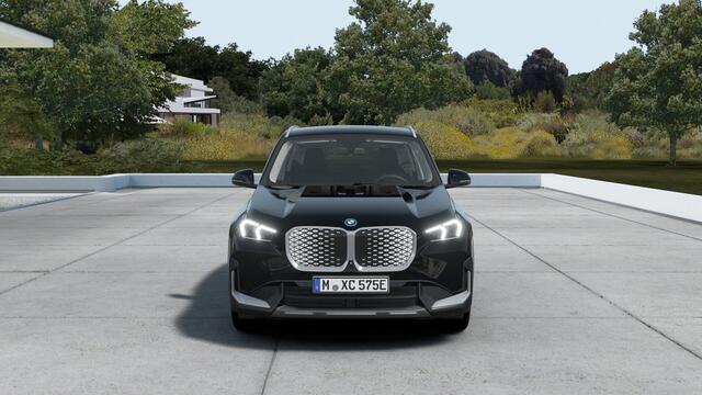 BMW iX1 eDrive20 xLine / Achteruitrijcamera / Adaptieve LED / Comfort Access / Parking Assistant / Stoelverwarming