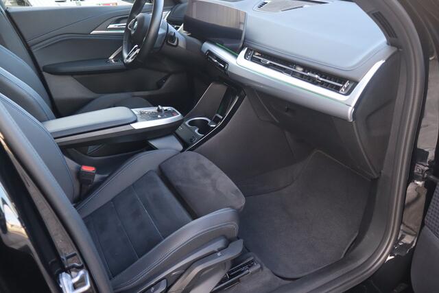 BMW iX1 xDrive30 Launch Edition NL-Auto!! Stoel Massage I HUD I Harman Kardon