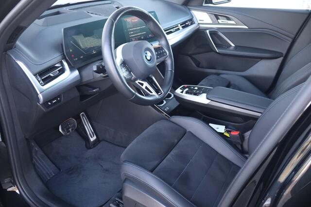BMW iX1 xDrive30 Launch Edition NL-Auto!! Stoel Massage I HUD I Harman Kardon