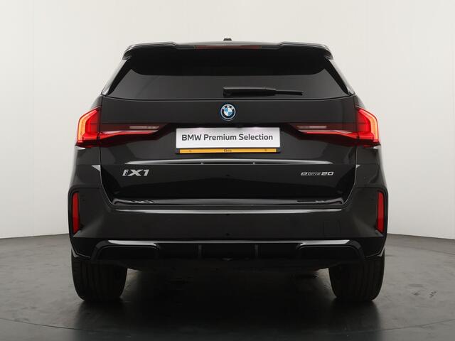 BMW iX1 eDrive20 67 kWh | M-Sportpakket | Travel-Pack | Trekhaak