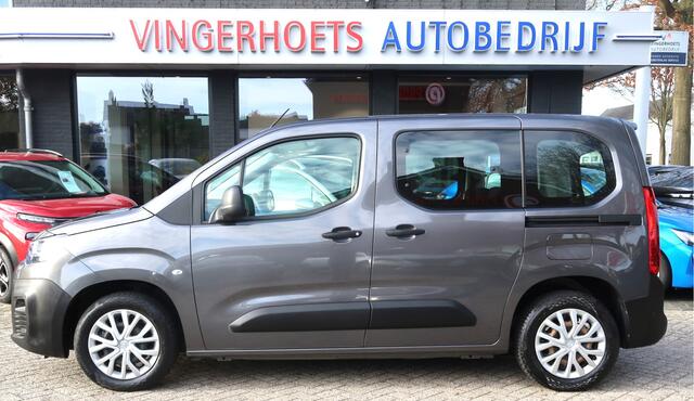 Citroen BERLINGO 110 Pk Benzine 5-Persoons *Origineel Navigatie * Cruise Control * Airco * Hoge Zit * DAB Radio * Tevens Apple Car Play / Android Auto voor Maps & Spotify * Vingerhoets; Vierde Generatie Eersteklas Service, al meer dan 100 jaar........
