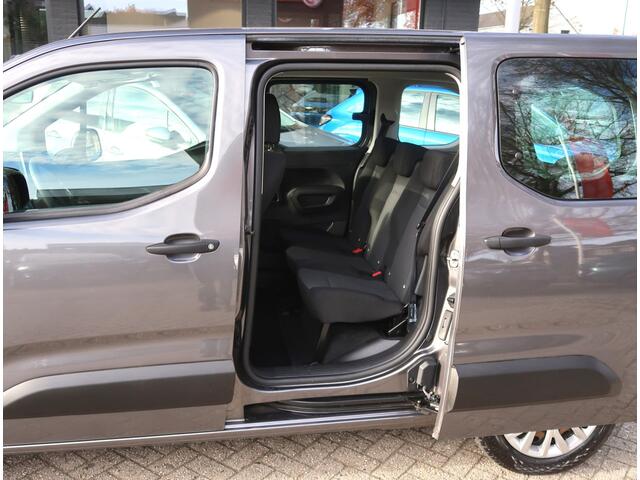 Citroen BERLINGO 110 Pk Benzine 5-Persoons *Origineel Navigatie * Cruise Control * Airco * Hoge Zit * DAB Radio * Tevens Apple Car Play / Android Auto voor Maps & Spotify * Vingerhoets; Vierde Generatie Eersteklas Service, al meer dan 100 jaar........