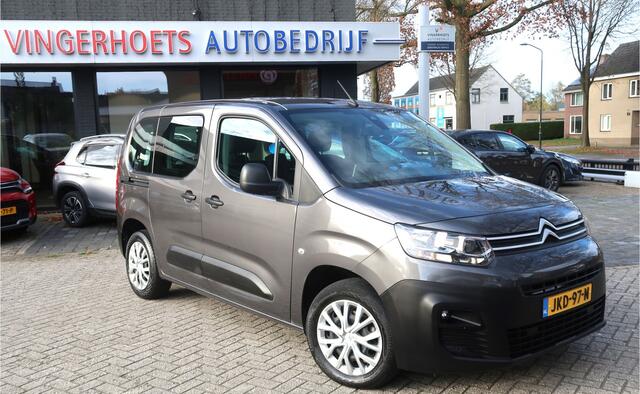 Citroen BERLINGO 110 Pk Benzine 5-Persoons *Origineel Navigatie * Cruise Control * Airco * Hoge Zit * DAB Radio * Tevens Apple Car Play / Android Auto voor Maps & Spotify * Vingerhoets; Vierde Generatie Eersteklas Service, al meer dan 100 jaar........