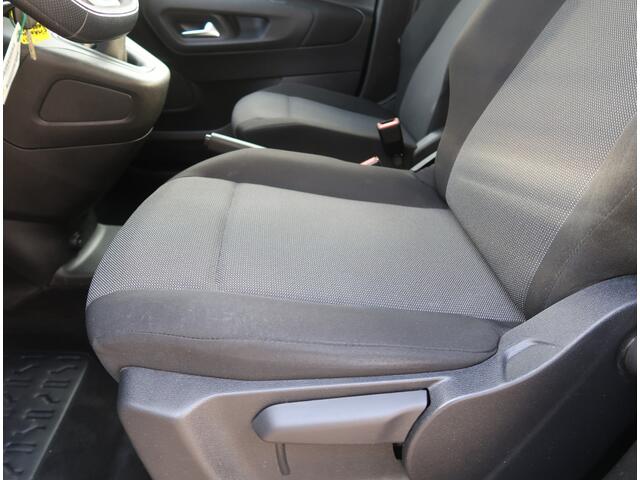 Citroen BERLINGO 110 Pk Benzine 5-Persoons *Origineel Navigatie * Cruise Control * Airco * Hoge Zit * DAB Radio * Tevens Apple Car Play / Android Auto voor Maps & Spotify * Vingerhoets; Vierde Generatie Eersteklas Service, al meer dan 100 jaar........