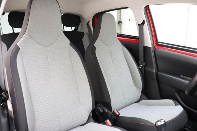 Citroen C1 1.0 VTi Shine 72 PK | Handgeschakeld | 10.000 Km ! | Navigatie | Touchscreen | Camera | Elektrische ramen | Licht metalen velgen | Airco | Climate Control | 1e eigenaar