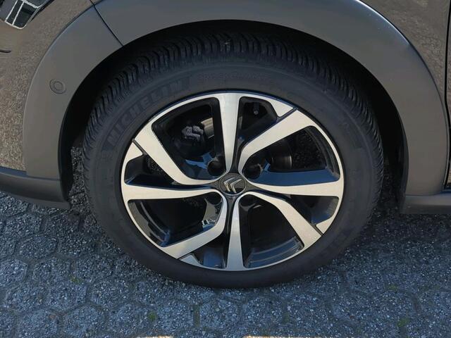 Citroen C3 1.2 PureTech Shine Navi/Camera/Keyless/Duo-Tone/Stoelverwarming/GEEN AFLEVERKOSTEN