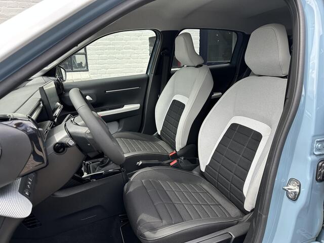 Citroen C3 1.2 Turbo 100 PK Max | Nieuwste Model | Navigatie | Parkeer Camera + Sensoren achterzijde | Lichtmetalen Velgen| Hoge zitpositie | LED Verlichting | Contrastkleur Dak | Climate control | Cruise control | DAB+ Radio |