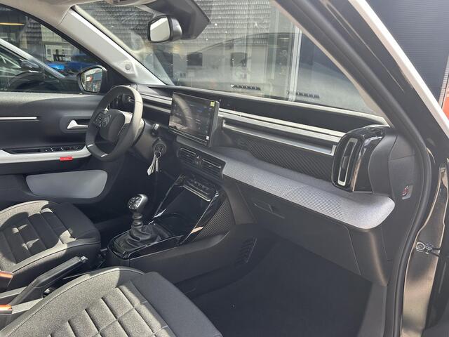 Citroen C3 1.2 Turbo 100pk Max | Nieuwste Model | Navigatie | Parkeer Camera + Sensoren achterzijde | Lichtmetalen Velgen| Hoge zitpositie | LED Verlichting | Contrastkleur Dak | Climate control | Cruise control | DAB+ Radio |