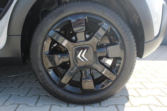 Citroen C3 1.2 PureTech S&S Shine | Incl. 12 maanden garantie | Achteruitrijcamera | Parkeersensoren | Lichtmetalen velgen | Bluetooth | Navigatie | Airco | Climate control