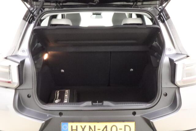 Citroen C3 1.2 Turbo 100pk Max | Navigatie | Climate control | Camera | Lichtmetalen velgen | Dakrails | Extra getint glas | Parkeersensoren | DAB Radio