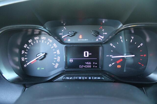 Citroen C3 Aircross 1.2 110PK C-SERIES | NAVIGATIE | APPLE CARPLAY/ANDROID AUTO | LICHTMETALEN VELGEN | CRUISE CONTROL | DAB+ RADIO | CLIMATE CONTROL | PARKEER SENSOREN ACHTER | ZWART DAK |