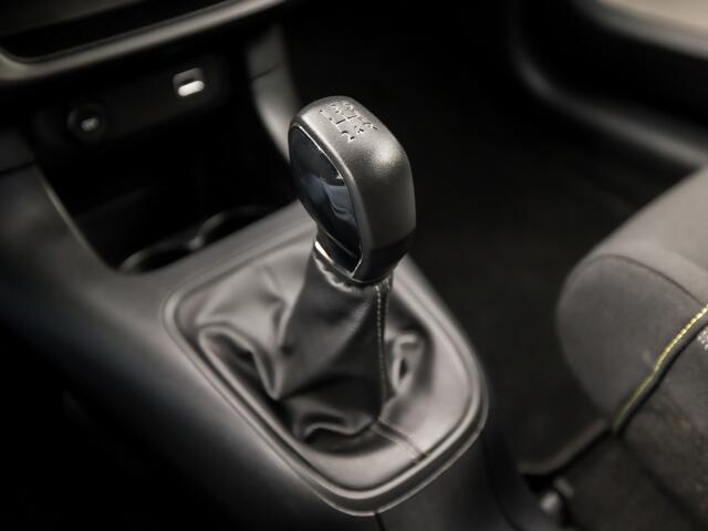 Citroen C3 1.2 PureTech S&S Sport (APPLE CARPLAY, GROOT NAVI, TREKHAAK, GETINT GLAS, SPORTSTOELEN, LM VELGEN, PARKEERSENSOREN, LANE ASSIST, DAB+, NIEUWE APK, NIEUWSTAAT)