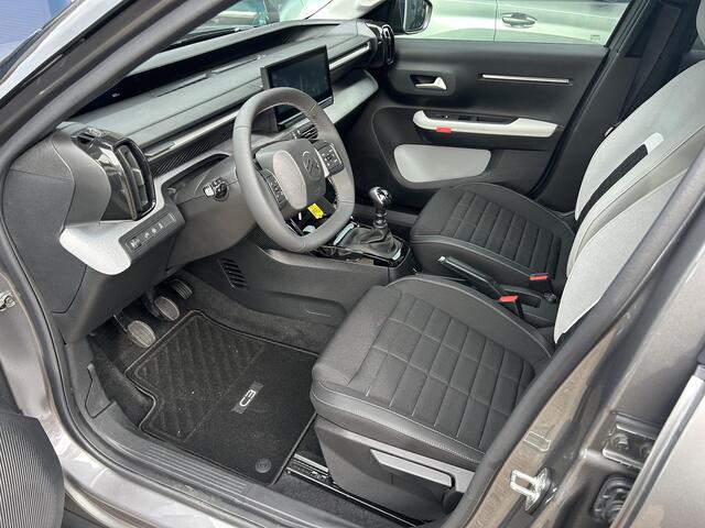 Citroen C3 1.2 Turbo 100pk Max | ¤ 2.000 VOORRAAD VOORDEEL | Nieuwe Auto | Navigatie | Parkeer Camera + Sensoren achterzijde | Lichtmetalen Velgen | Hoge zitpositie | LED Verlichting | Climate control | Cruise control | DAB+ Radio |