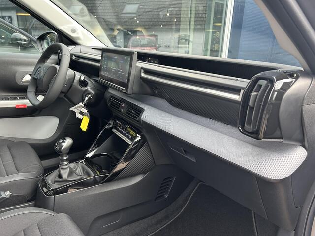 Citroen C3 1.2 Turbo 100pk Max | ¤ 2.000 VOORRAAD VOORDEEL | Nieuwe Auto | Navigatie | Parkeer Camera + Sensoren achterzijde | Lichtmetalen Velgen | Hoge zitpositie | LED Verlichting | Climate control | Cruise control | DAB+ Radio |