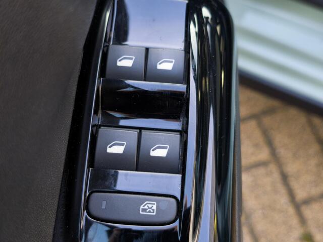 Citroen C3 1.2 PureTech Feel Panodak| Trekhaak| Parkeersensoren| Apple carplay| Android Auto| Stoelverwarming