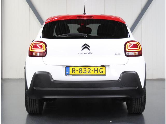 Citroen C3 1.2 110PK Shine | AUTOMAAT | AppleCarplay/AndroidAuto | Camera | Cruise Control | Privacy Glass | Navigatie | 17"LMV | Isofix | Two-Tone | Parkeersensoren |