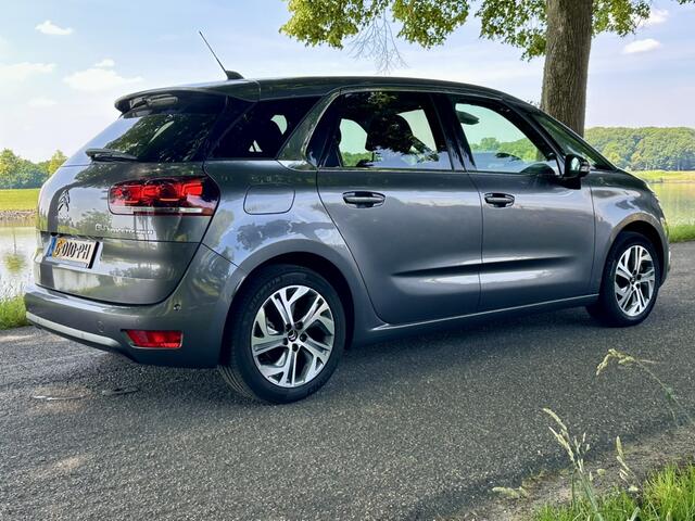 Citroen C4 SpaceTourer 1.2 PureTech Shine | Navigatie | Carplay | Trekhaak | Camera
