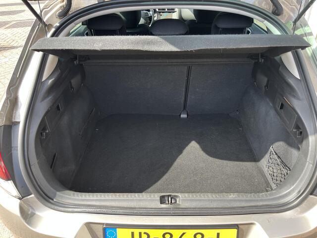 Citroen C4 1.2 PureTech Feel Collection Automaat, Navigatie, Climate control, Dodehoekdetectie, Parkeersensoren rondom