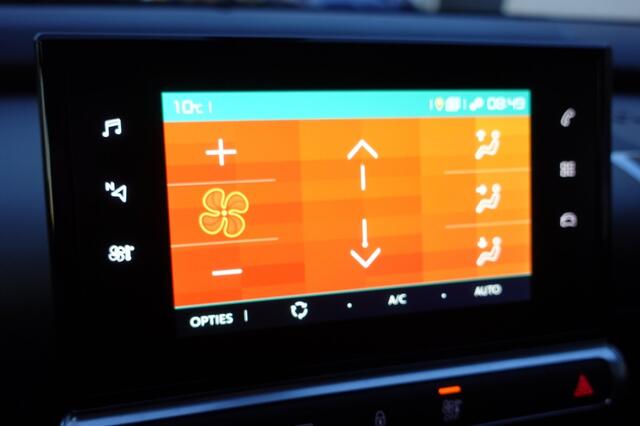 Citroen C4 CACTUS 1.2 PURETECH SHINE Automaat Met Nw Riem en 4* Nw banden 34000 km !