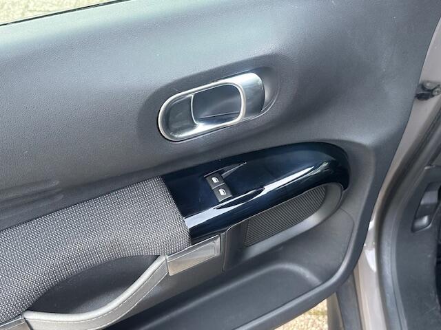 Citroen C4 CACTUS 1.2 PureTech Shine / PDC + Camera / 1e eigenaar