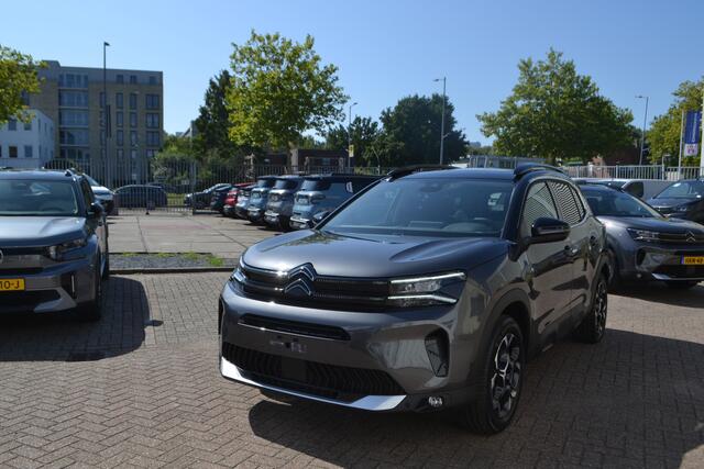 Citroen C5 Aircross 1.6 Plug-in Hybrid 225pk Max I AUTOMAAT I PANORAMADAK I NAVIGATIE I ACHTERUITRIJCAMERA I PARKEERSENSOREN VOOR & ACHTER I EL. ACHTERKLEP I L.M. VELGEN I LEDER + ALCANTARA BEKLEDING I MAX AANHANGERGEWICHT 1.300 KG GEREMD I