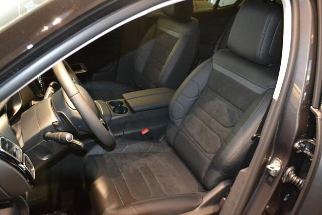 Citroen C5 Aircross 1.6 Plug-in Hybrid 225pk Max I PANORAMADAK I NAVIGATIE I ACHTERUITRIJCAMERA I PARKEERSENSOREN VOOR & ACHTER I ZWARTE ALCANTRA - LEDERENBEKLEDING I EL. ACHTERKLEP I L.M. VELGEN I ACTIE RIJKLAAR ¤ 39.950,- I KLEUR PLATINUM GREY I 3 KM I
